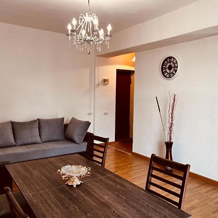 Komitas Apartement Yerevan Exterior photo