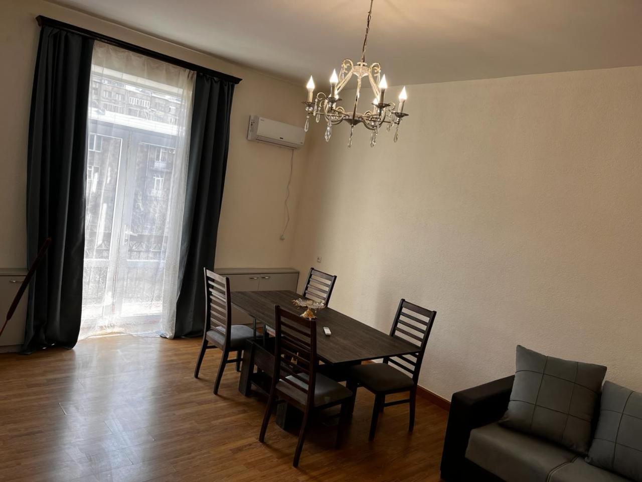 Komitas Apartement Yerevan Exterior photo